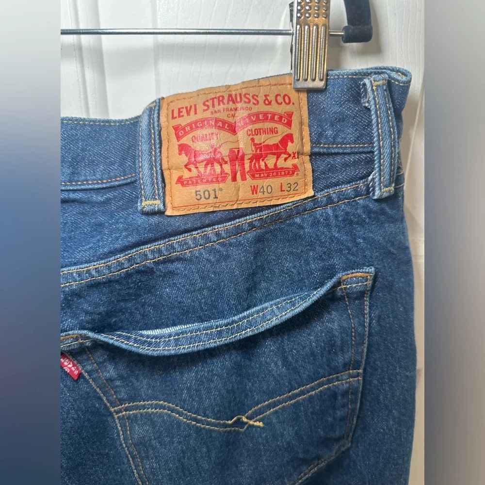 Men's Levis 501 Original Fit Denim Jeans SZ 40x32 Blue Button Fly Modern Red Tab